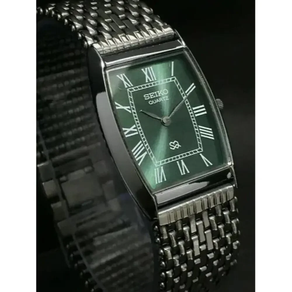Vintage Style Seiko Quartz Mens Silver Watch & Green accents W/ Metal Strap